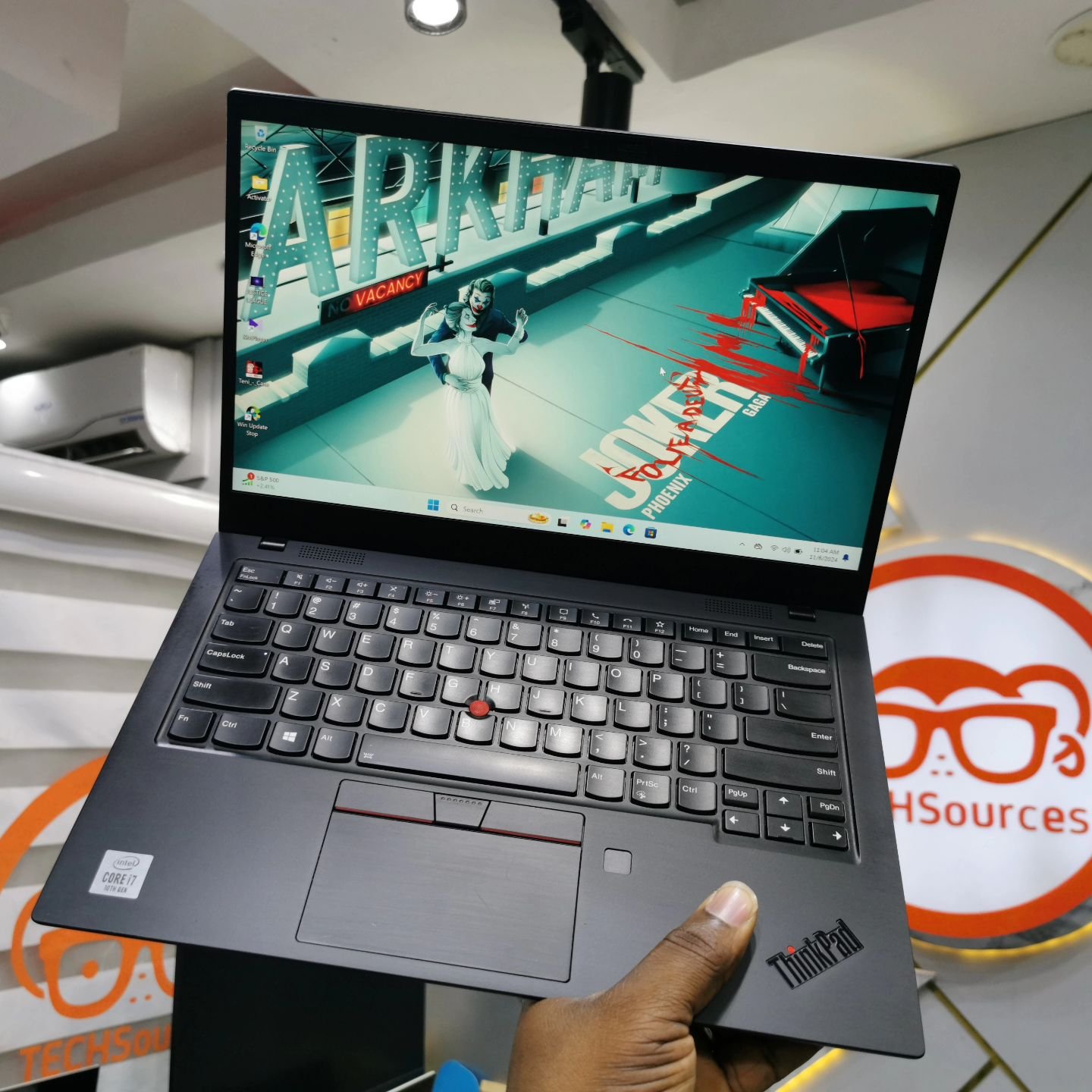 SaveClip.App_465743664_738324525176983_6155949224656109765_n Lenovo ThinkPad X1 Carbon Gen 8 - Image 1